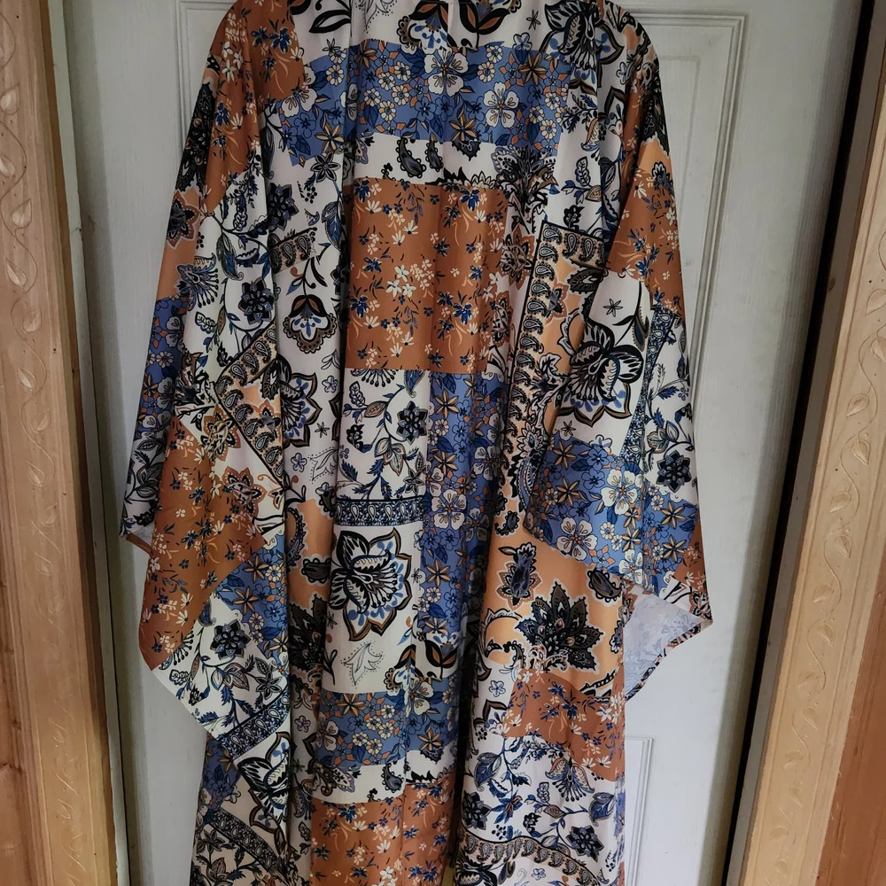 Floral Kimono with Orange and Blue Patterns - Picture 8 of 10